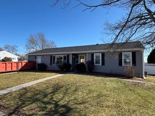 43 New Jersey Ave, Somerset, MA 02726