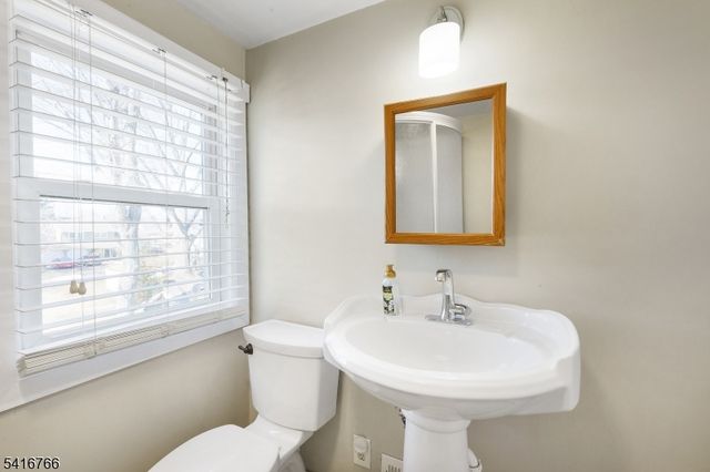 1716 Kenyon Ave, South Plainfield Boro, NJ 07080