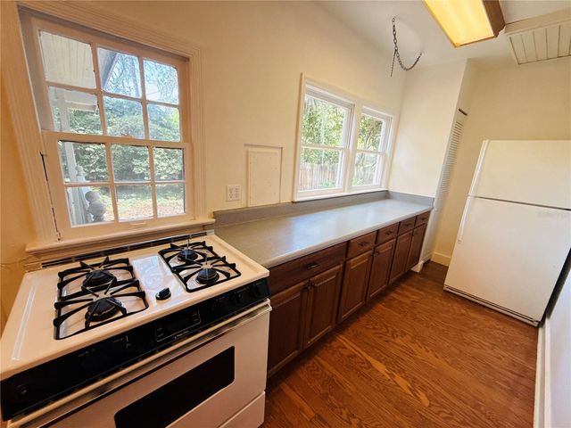 745 NE 10TH AVENUE, Gainesville, FL 32601