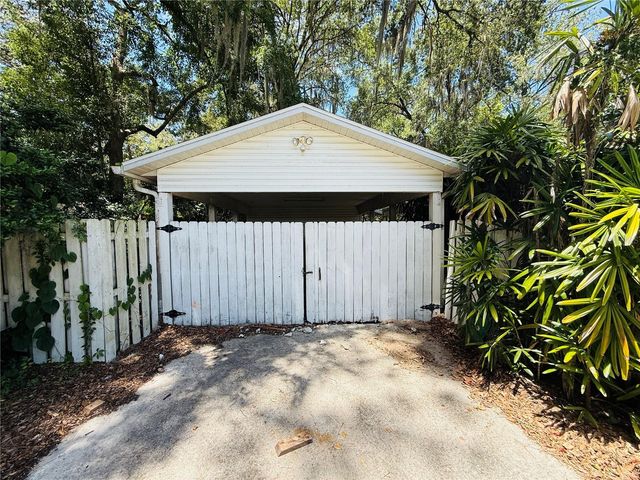 745 NE 10TH AVENUE, Gainesville, FL 32601