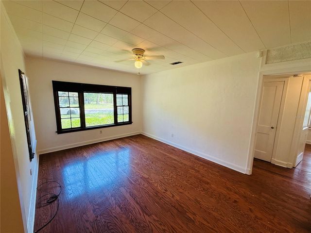 745 NE 10TH AVENUE, Gainesville, FL 32601