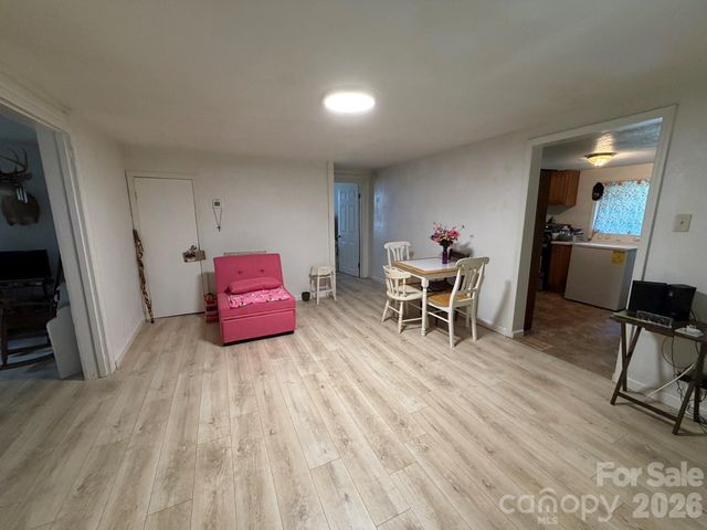 304 Main Avenue W, Hildebran, NC 28637