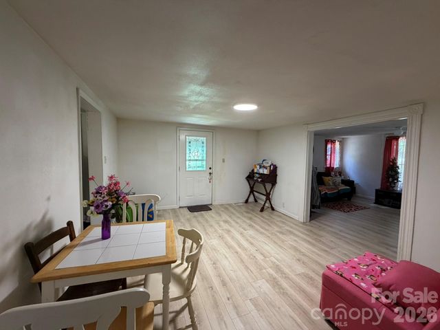 304 Main Avenue W, Hildebran, NC 28637