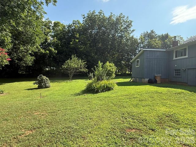 304 Main Avenue W, Hildebran, NC 28637