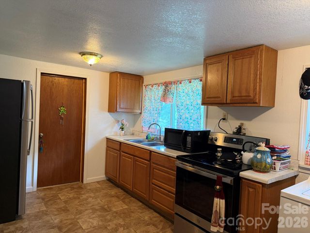 304 Main Avenue W, Hildebran, NC 28637