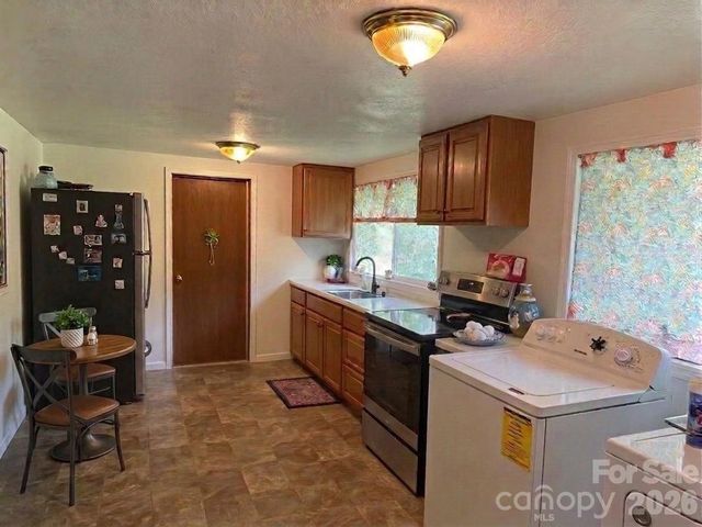 304 Main Avenue W, Hildebran, NC 28637