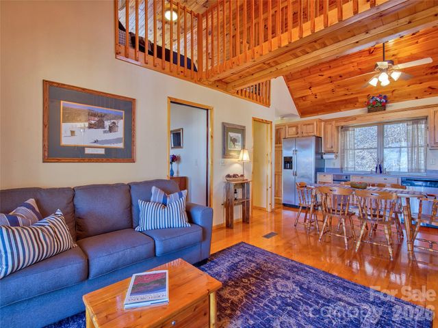 1463 Apple Creek Road, Waynesville, NC 28786