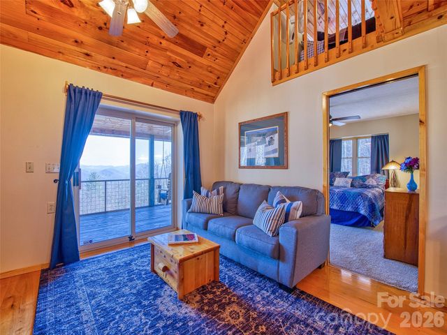 1463 Apple Creek Road, Waynesville, NC 28786