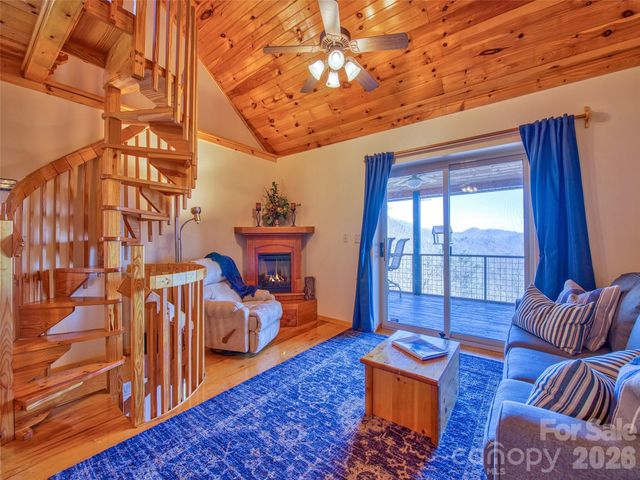 1463 Apple Creek Road, Waynesville, NC 28786