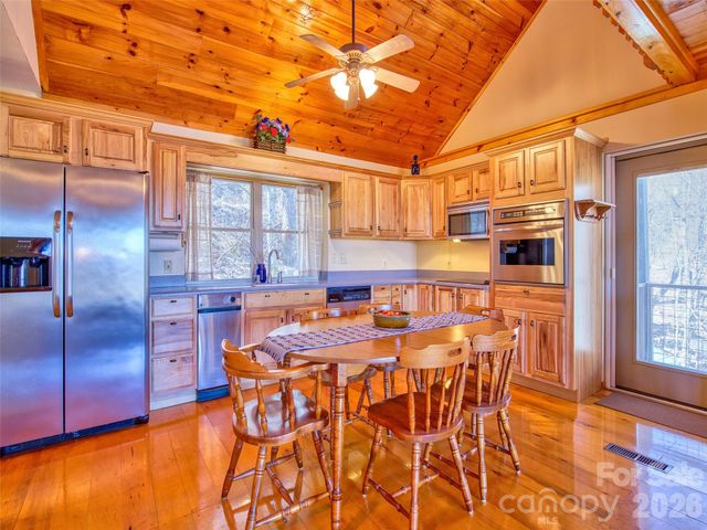 1463 Apple Creek Road, Waynesville, NC 28786