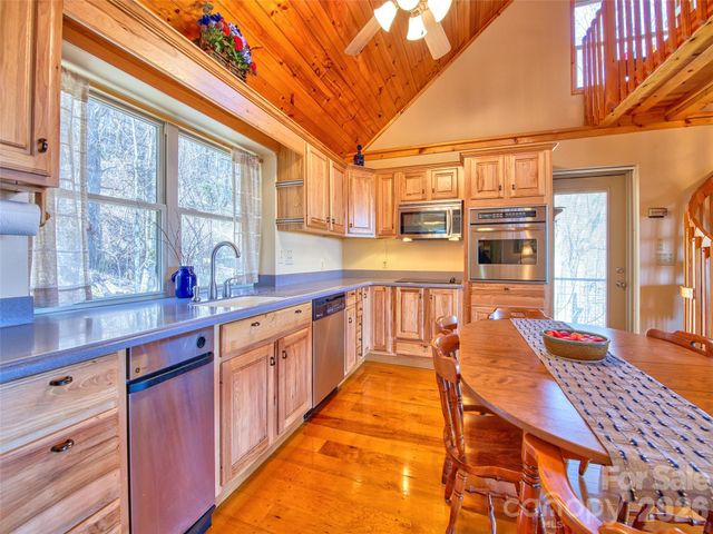 1463 Apple Creek Road, Waynesville, NC 28786