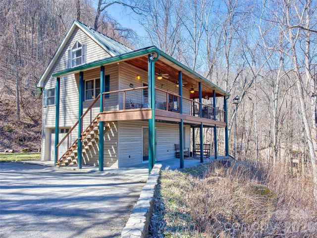 1463 Apple Creek Road, Waynesville, NC 28786
