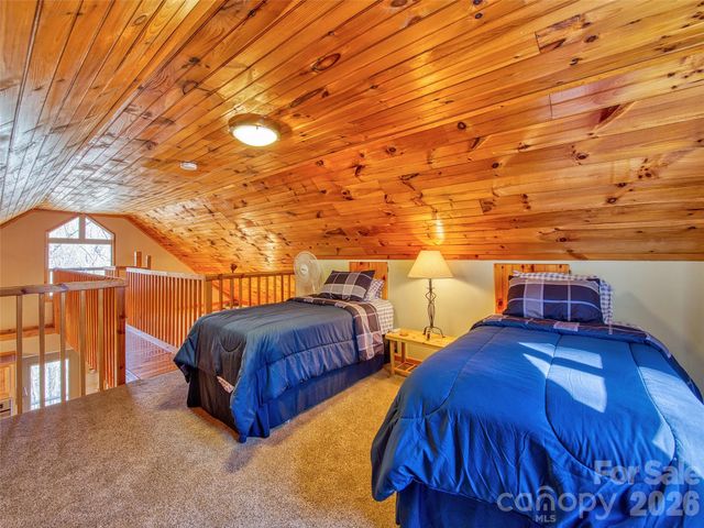 1463 Apple Creek Road, Waynesville, NC 28786