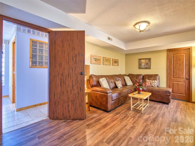 1463 Apple Creek Road, Waynesville, NC 28786