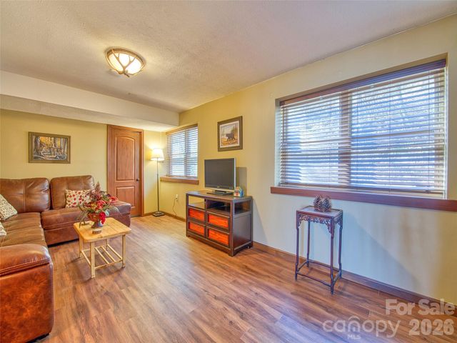 1463 Apple Creek Road, Waynesville, NC 28786