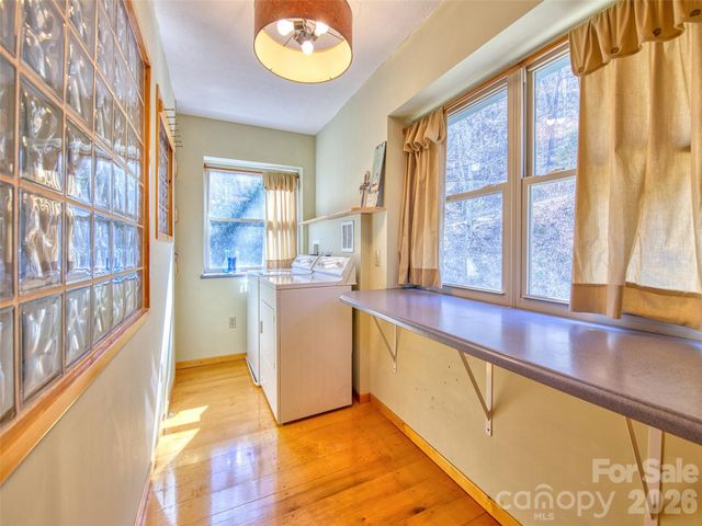 1463 Apple Creek Road, Waynesville, NC 28786