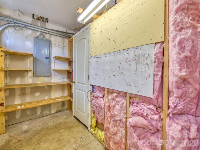 1463 Apple Creek Road, Waynesville, NC 28786