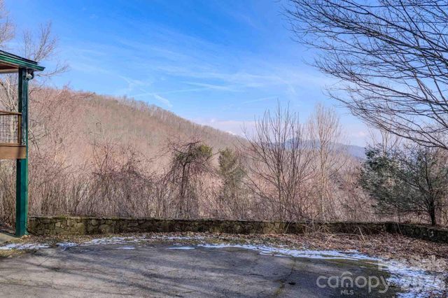 1463 Apple Creek Road, Waynesville, NC 28786