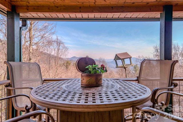 1463 Apple Creek Road, Waynesville, NC 28786