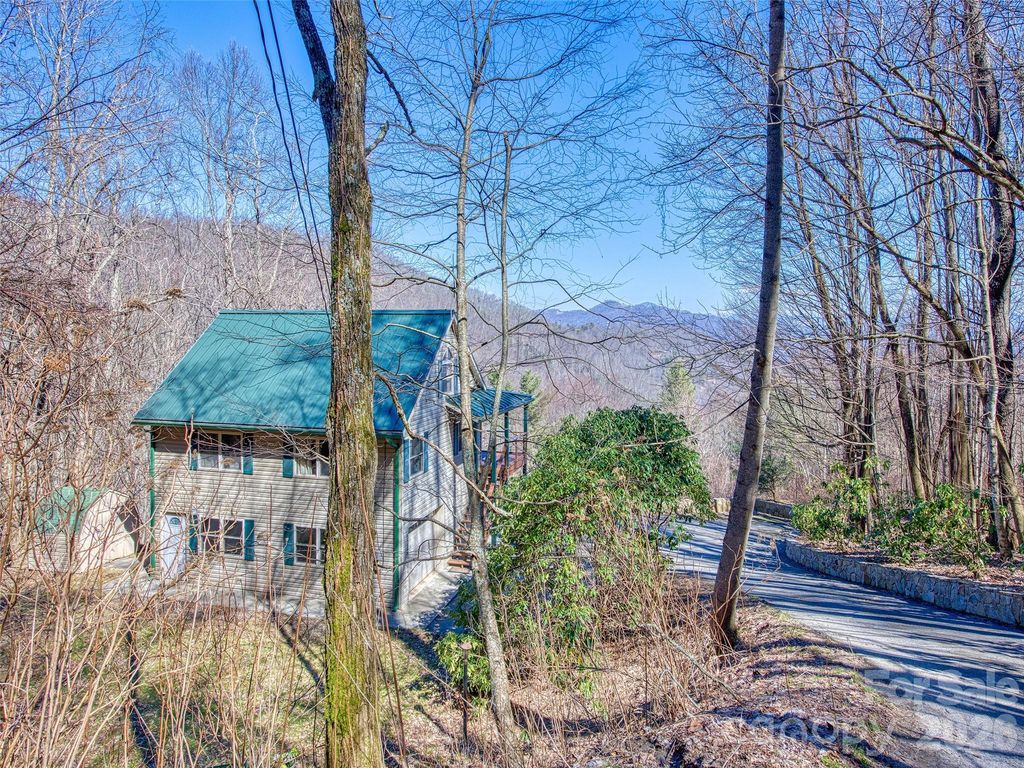 1463 Apple Creek Road, Waynesville, NC 28786
