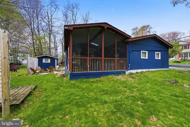 7106 ROBINWOOD DR, Tobyhanna, PA 18466
