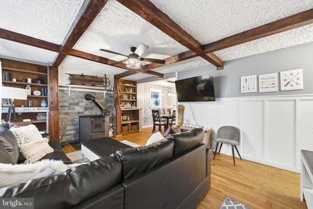 7106 ROBINWOOD DR, Tobyhanna, PA 18466