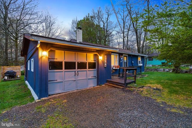 7106 ROBINWOOD DR, Tobyhanna, PA 18466