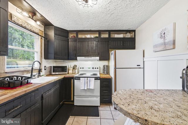 7106 ROBINWOOD DR, Tobyhanna, PA 18466