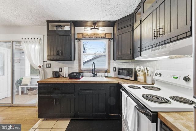 7106 ROBINWOOD DR, Tobyhanna, PA 18466