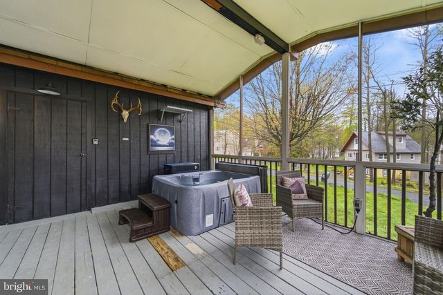 7106 ROBINWOOD DR, Tobyhanna, PA 18466