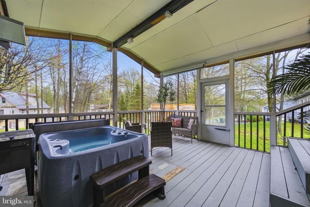 7106 ROBINWOOD DR, Tobyhanna, PA 18466