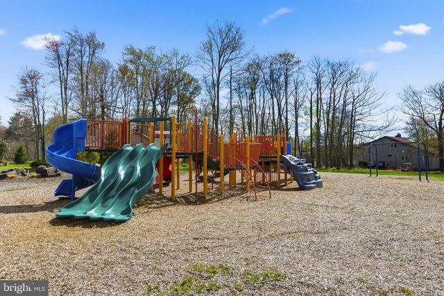 7106 ROBINWOOD DR, Tobyhanna, PA 18466