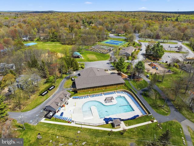 7106 ROBINWOOD DR, Tobyhanna, PA 18466