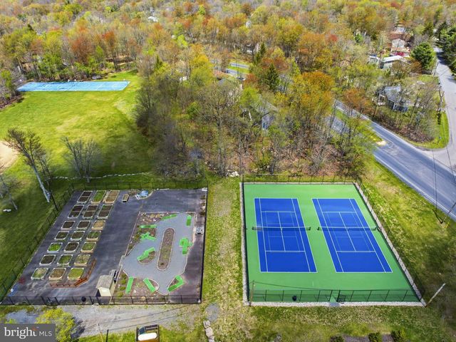 7106 ROBINWOOD DR, Tobyhanna, PA 18466