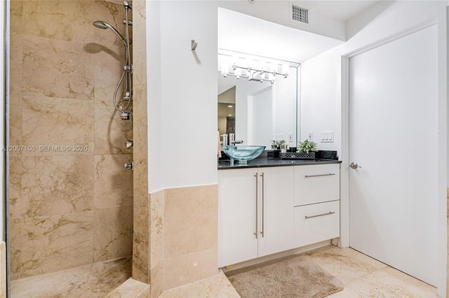 100 LINCOLN RD 944, Miami Beach, FL 33139