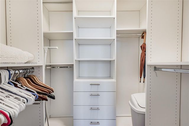 100 LINCOLN RD 944, Miami Beach, FL 33139