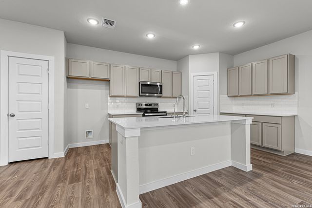 9970 Chavaneaux Lndg, San Antonio, TX 78221