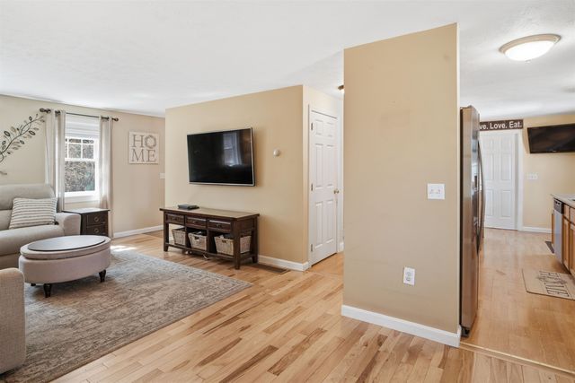 1 Jessica Lane, Hudson, NH 03051