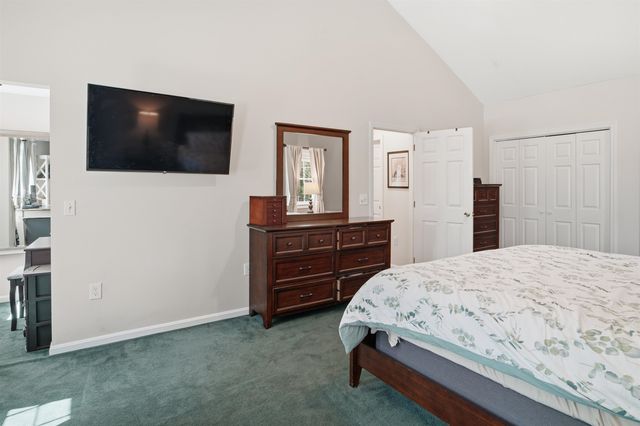 1 Jessica Lane, Hudson, NH 03051