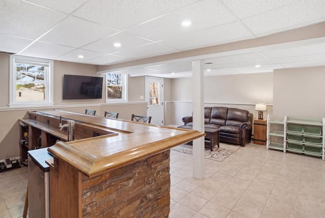 1 Jessica Lane, Hudson, NH 03051