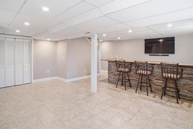 1 Jessica Lane, Hudson, NH 03051