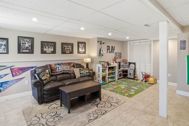 1 Jessica Lane, Hudson, NH 03051