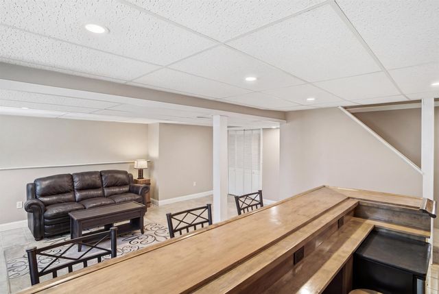 1 Jessica Lane, Hudson, NH 03051