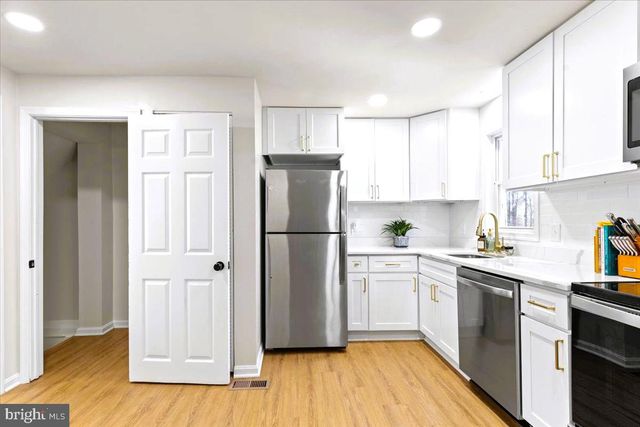 100 LITTLE CREEK LN, La Plata, MD 20646