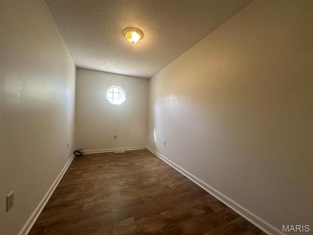 17173 E Cedar Hills Drive, Dexter, MO 63841