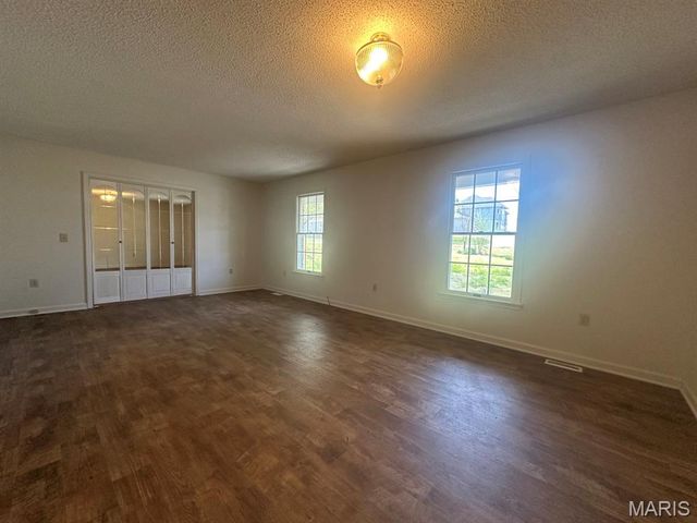 17173 E Cedar Hills Drive, Dexter, MO 63841