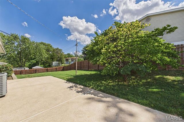 656 Nancy Drive, St Charles, MO 63301
