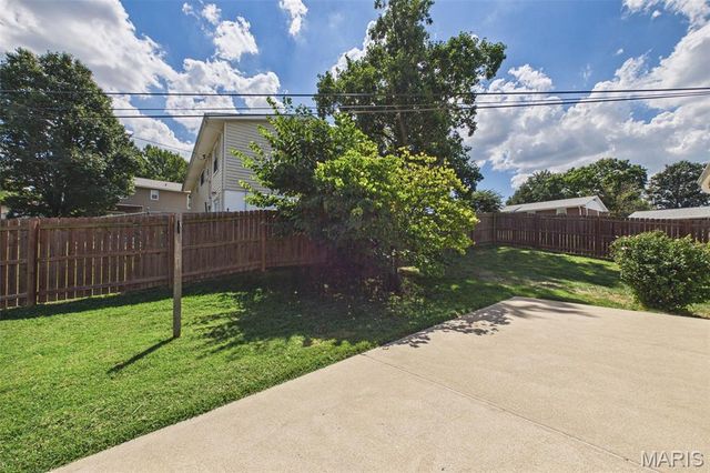 656 Nancy Drive, St Charles, MO 63301
