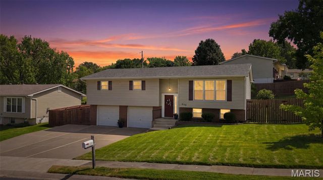 656 Nancy Drive, St Charles, MO 63301