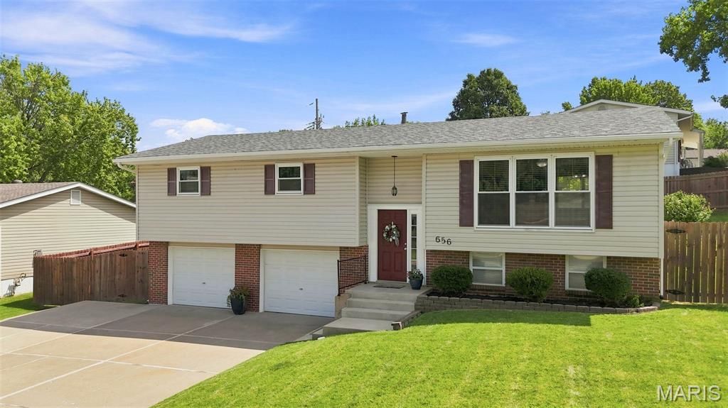 656 Nancy Drive, St Charles, MO 63301